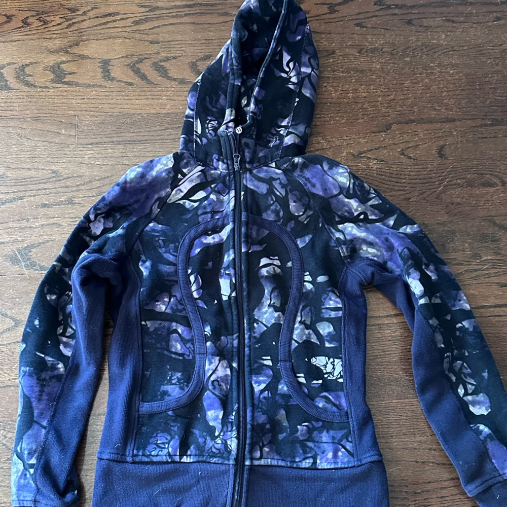 Lululemon Scuba Hoodie *Print Black Swan Creekside Camo Size 6 Jacket
